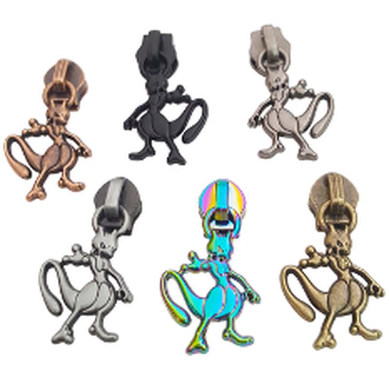 Mewtew Zipper Pull - Retail