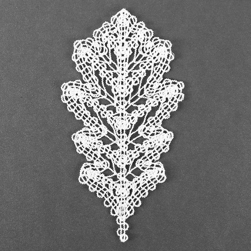 Falling Oak Leaf (Battenburg Lace)