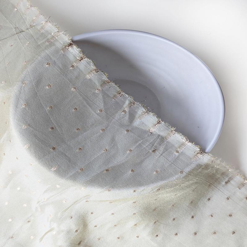 65 Gram Viscose Gold Tissue Jacquard Fabric 46"